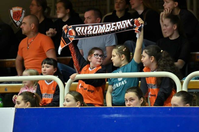 MBK Ružomberok vs. Slávia Banská Bystrica, fanúšičky (Foto: Rudo Maškurica)