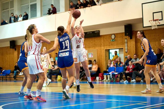 BK ŠK UMB Banská Bystrica vs. YOUNG ANGELS Košice, Paula Vyšná (19) (Foto: Ivan Golembiovský)