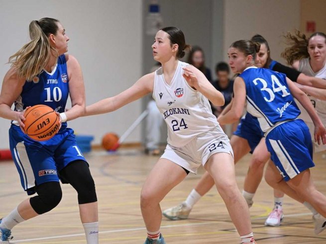 BK Klokani Ivanka pri Dunaji vs. BK Slovan Bratislava, Paulína Horňanská (24) vs. Simona Marcová (10) (Foto: fb BK Klokani IpD)