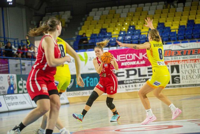 YOUNG ANGELS Košice vs. BK ŠK UMB Banská Bystrica, Dominika Kollárová (8) (Foto: Jäzva)