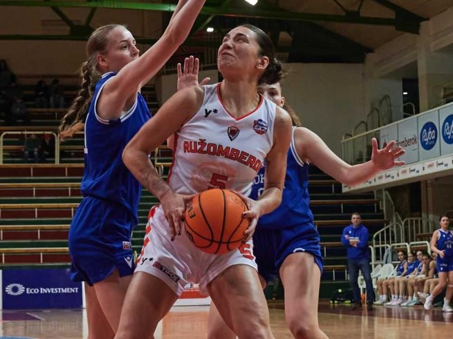 MBK Ružomberok vs. BK Klokani Ivanka pri Dunaji, Diana Mikovčáková (5) (Foto: Rudo Maškurica)