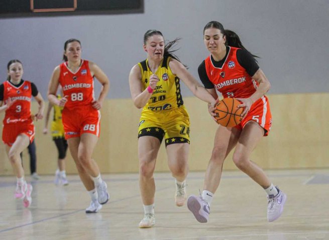 CBK Košice vs. MBK Ružomberok, Diana Mikovčáková (5) (Foto: Jäzva)