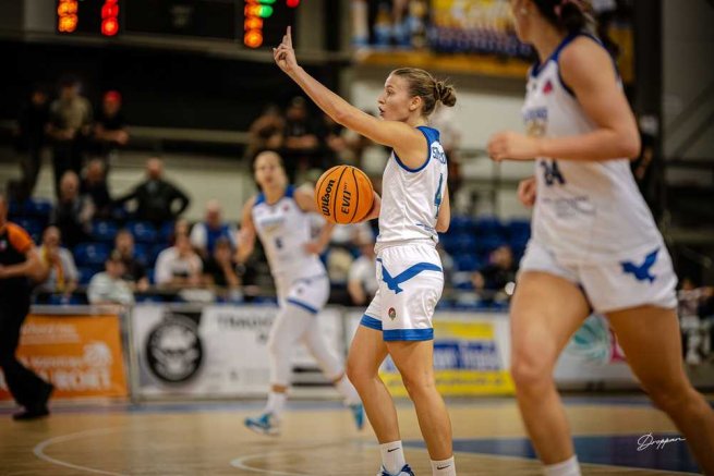 Ema Szmereková (4), Piešťanské Čajky (Foto: Lukáš Droppan)