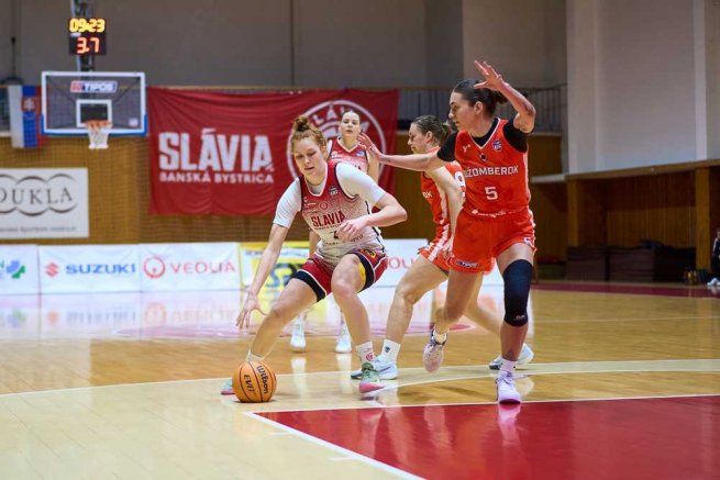 Slávia ŠKP Banská Bystrica vs. MBK Ružomberok, Lucia Žilinská (7) (Foto: Ivan Golembiovský)