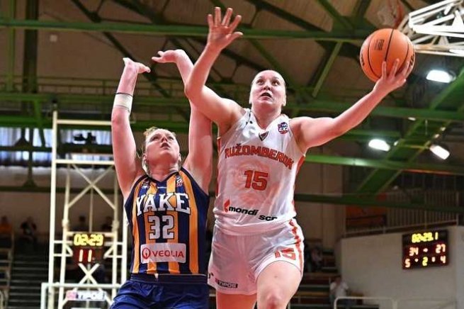 MBK Ružomberok vs. YOUNG ANGELS Košice, Mária Štefančová (15) (Foto: Rudo Maškurica)