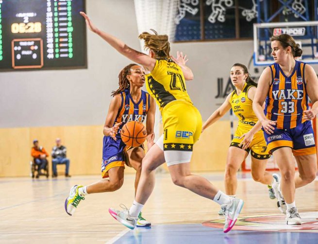 CBK Košice vs. YOUNG ANGELS Košice, Sherese Pittman (23) (Foto: Jäzva)