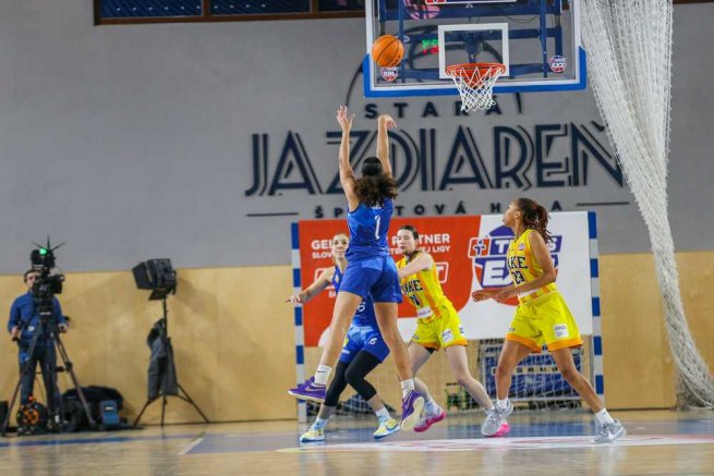 YOUNG ANGELS Košice vs. Piešťanské Čajky, India Farcy (1) (Foto: Jäzva)