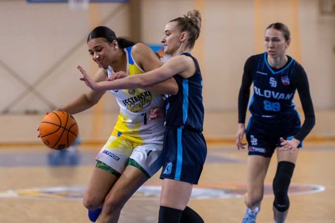 Piešťanské Čajky vs. BC Slovan Bratslava, India Farcy (1) (Foto: Piešťanské Čajky)