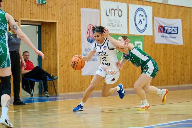 BK ŠK UMB Banská Bystrica vs. ŠBK Šamorín, Ariel Jones (22) (Foto: Ivan Golembiovský)