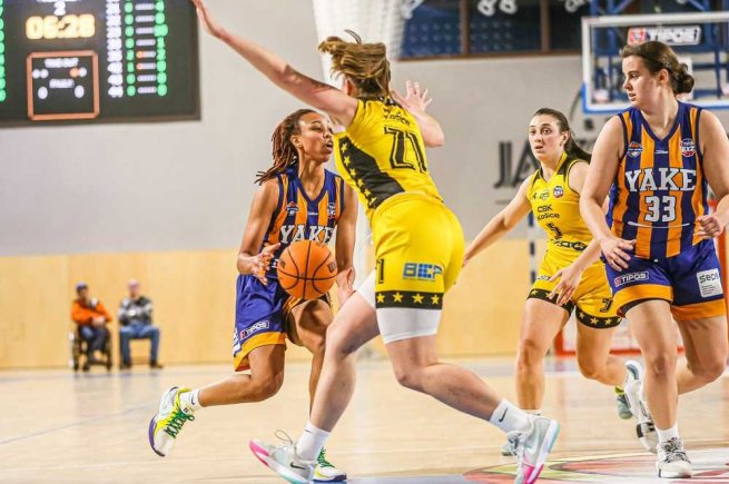 Anjelky uspeli v derby, pokračujú bez americkej dvojice