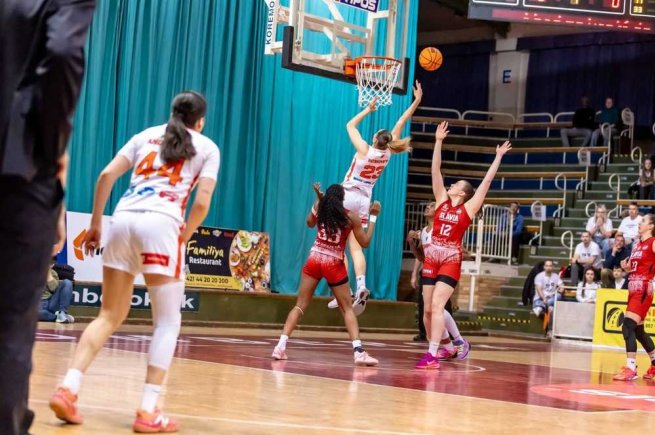 ONLINE: Živé sú už len semifinálové série o titul