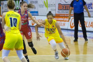 Lawrenceová opustila Young Angels, Le Clairová bude hrať za minimálny plat