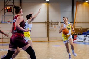 India Farcy je späť, Justina Kraujunaité odchádza